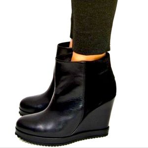 Surface to Air Winter Wedge Booties Black leather & suede NEVER WORN!